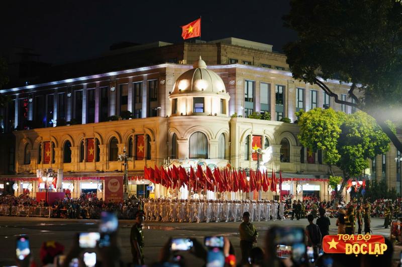 giua vong tay nhan dan anh 5