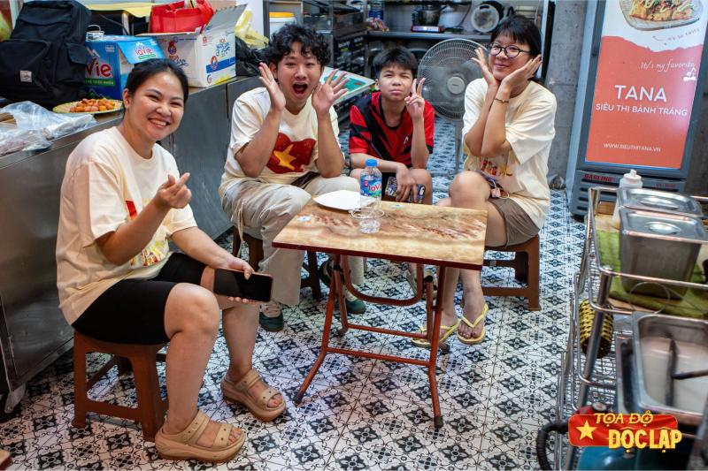 quan ca phe xuyen dem anh 6