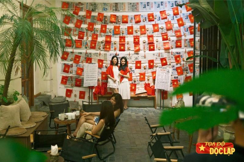 quan ca phe xuyen dem anh 1