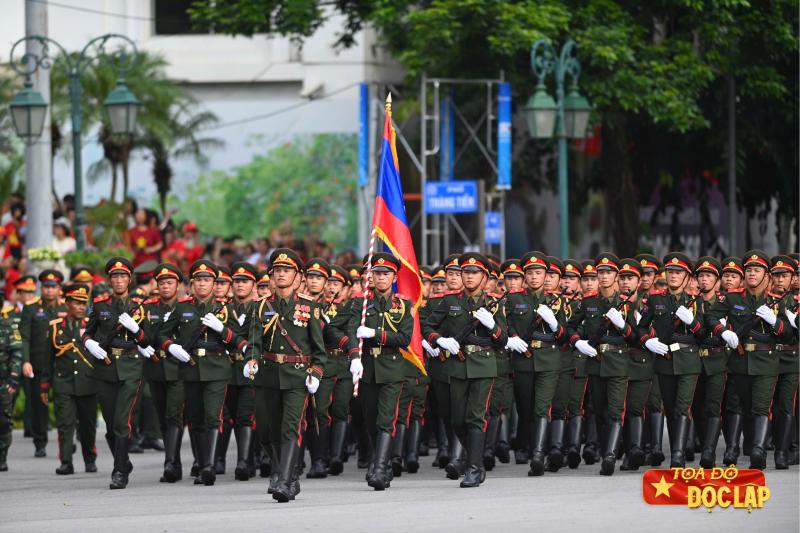 quan doi nuoc ngoai anh 18