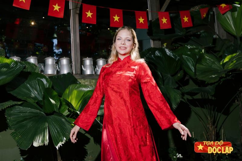 co gai Nga Viet Nam,  Ngoc Anh ao dai,  bun bo Hue Nga,  Aleksandra Savenko Viet Nam,  dam me Viet Nam,  am thuc Viet Nga anh 7