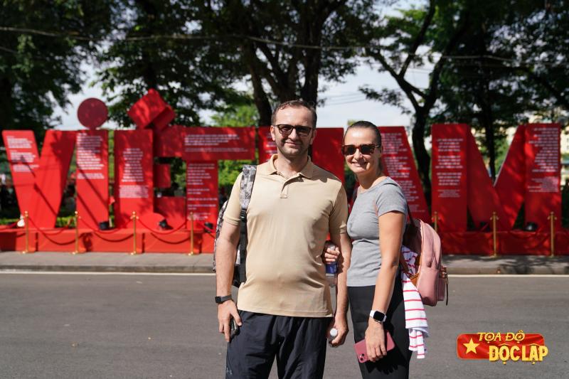 Le hoi Doc Lap,  Toa do Doc Lap,  check-in Ho Guom,  Dong Kinh Nghia Thuc,  Ha Noi 2/9, pho di bo Ho Guom anh 3