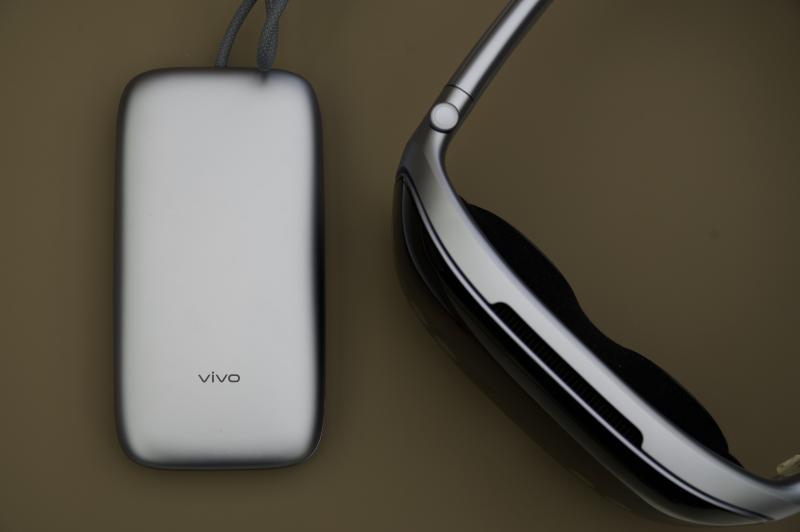 kinh vivo vision anh 9