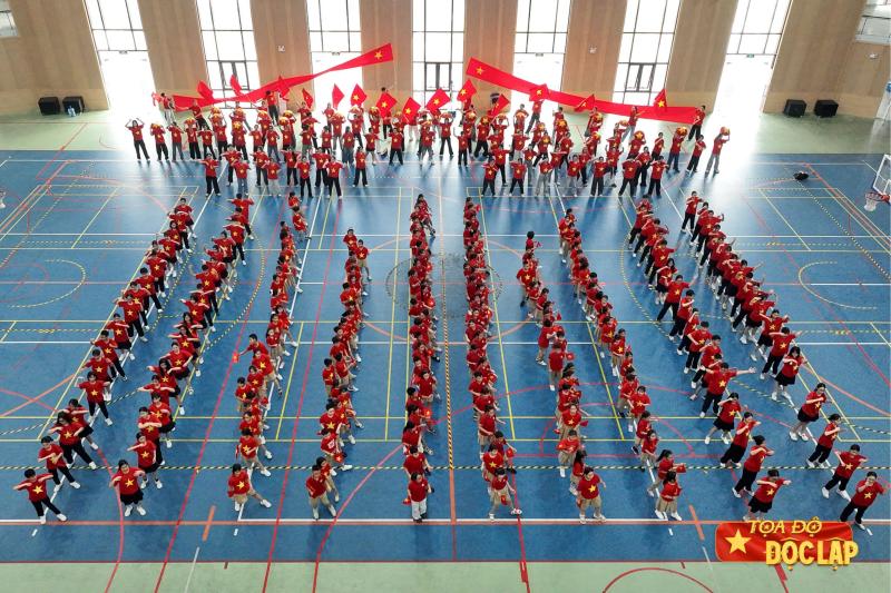 Flashmob Le hoi Doc Lap, Flashmob Quoc khanh Ha Noi, Le hoi Doc Lap 2/9,  Nguoi tre flashmob,  Quoc khanh 2/9, Bieu dien flashmob Ha Noi, Cung Thieu nhi Ha Noi anh 1