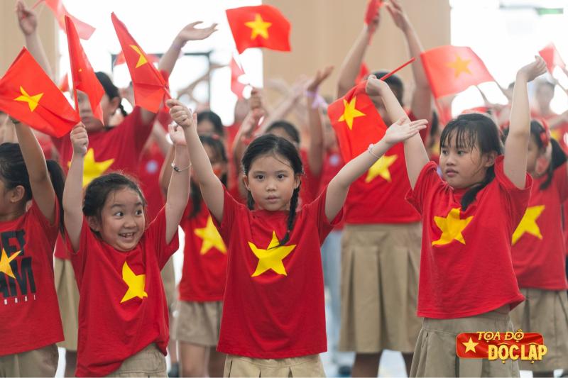 Flashmob Le hoi Doc Lap, Flashmob Quoc khanh Ha Noi, Le hoi Doc Lap 2/9,  Nguoi tre flashmob,  Quoc khanh 2/9, Bieu dien flashmob Ha Noi, Cung Thieu nhi Ha Noi anh 3