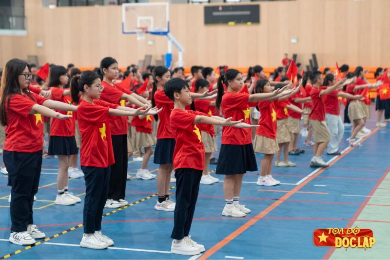 Flashmob Le hoi Doc Lap, Flashmob Quoc khanh Ha Noi, Le hoi Doc Lap 2/9,  Nguoi tre flashmob,  Quoc khanh 2/9, Bieu dien flashmob Ha Noi, Cung Thieu nhi Ha Noi anh 7