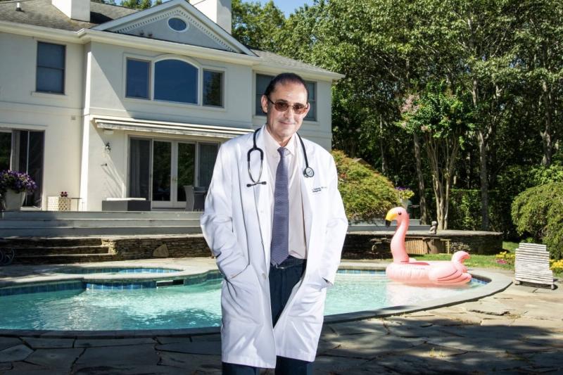 gioi sieu giau,  y te xa xi,  Benh vien du thuyen,  Concierge doctor anh 1