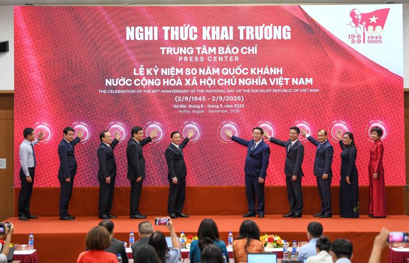 Tem 80 nam Quoc Khanh anh 2