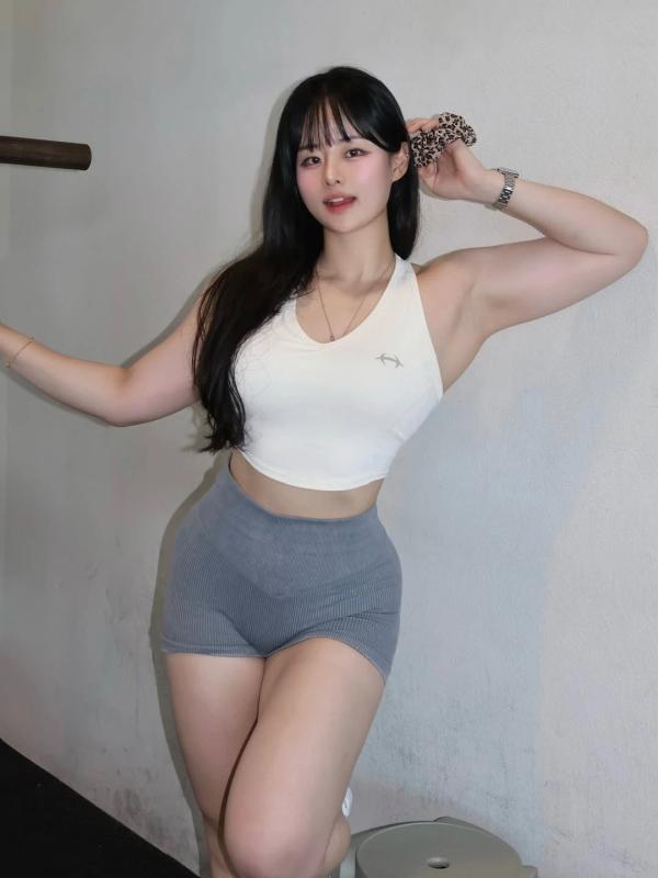 hot girl phong gym anh 2