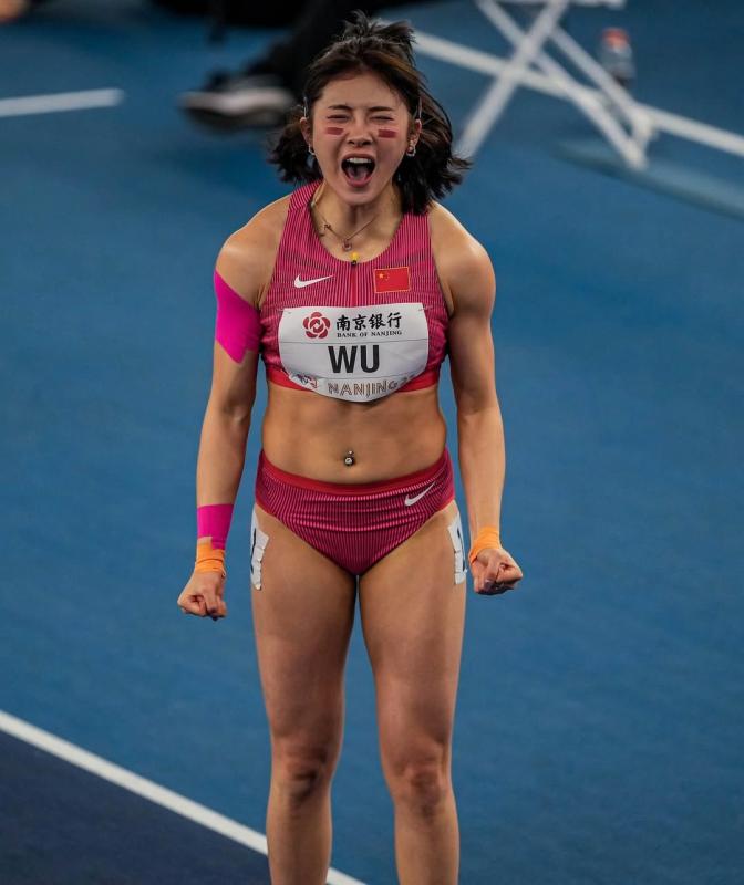 Wu Yanni,  nu than dien kinh,  Wu Yanni co bap anh 7