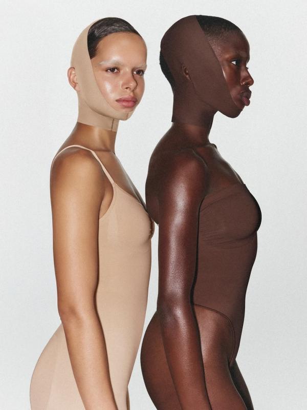 Kim Kardashian,  Skims,  Seamless Sculpt Face Wrap anh 3