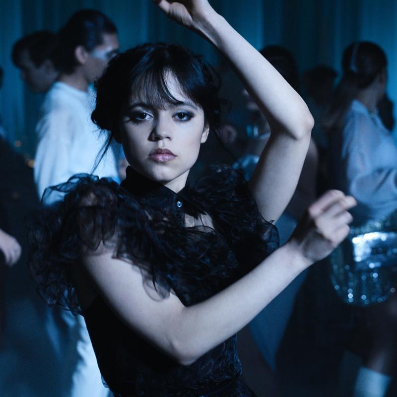 xu huong make-up,  tired girl make-up,  trang diem thieu ngu,  Jenna Ortega,  phong cach quyen ru,  trao luu trang diem anh 2