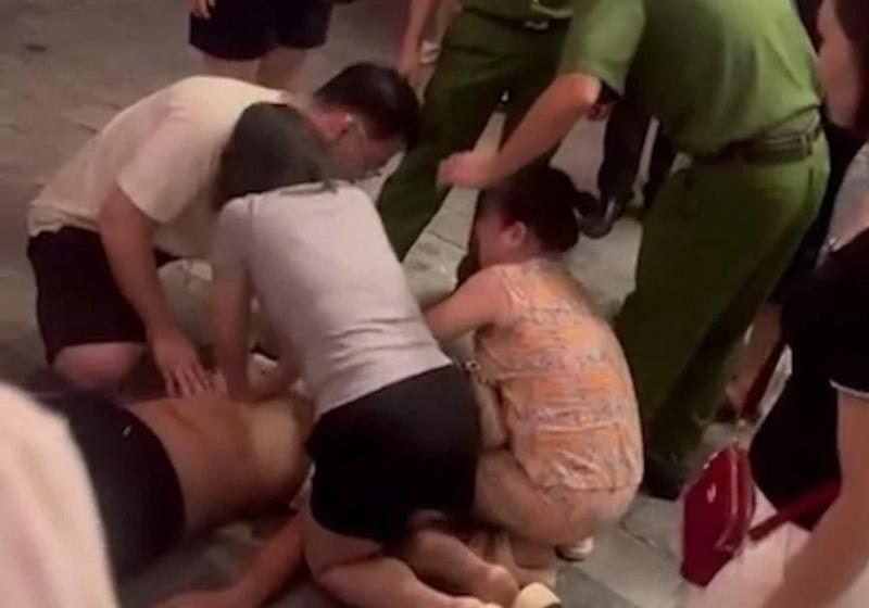 nu dieu duong cuu nguoi anh 1