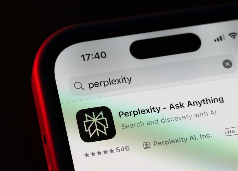 Apple Intelligence la gi,  Apple cai tien Siri,  Apple mua lai Perplexity,  Perplexity la gi anh 1