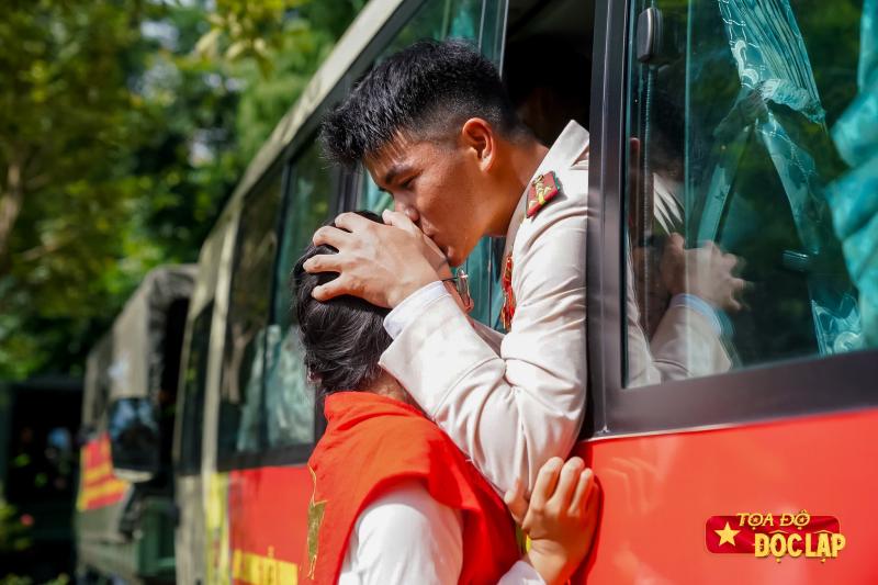 nu hon chien si,  tinh yeu A80,  dieu binh 2/9,  chien si yeu,  khoanh khac A80,  tinh linh 2/9 anh 1