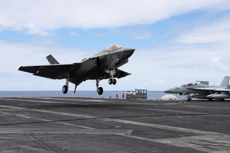 My Venezuela,  suc ep quan su,  doi dau My Venezuela,  cang thang Venezuela,  quan doi My,  F-35 ap sat anh 3