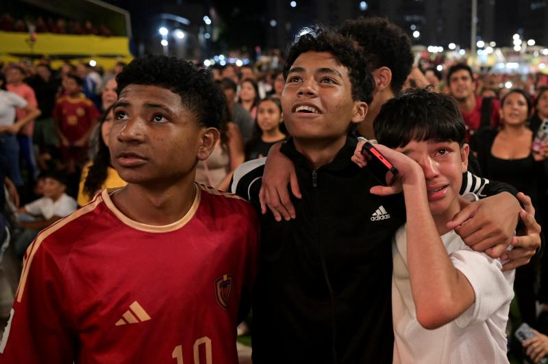 Nguoi dan Venezuela khoc anh 5