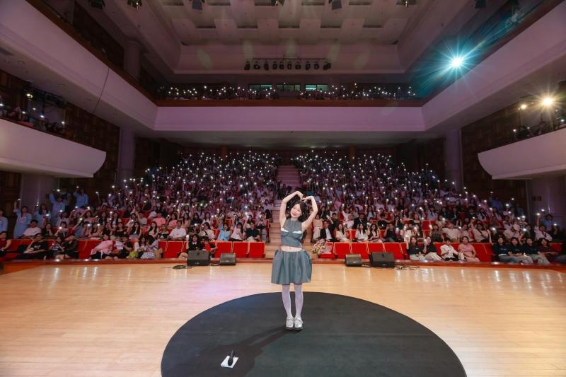 ve fan meeting,  Ninh Duong Story,  fan meeting Ninh Duong,  ve chay hang,  kinh te fan influencer,  gia ve fan meeting,  Ninh Duong chay ve anh 2