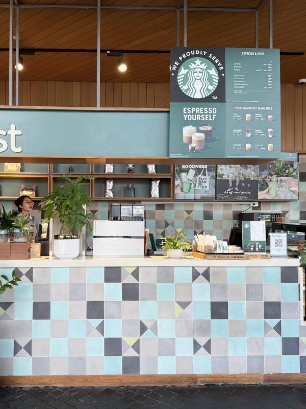starbucks thap tam thang anh 2
