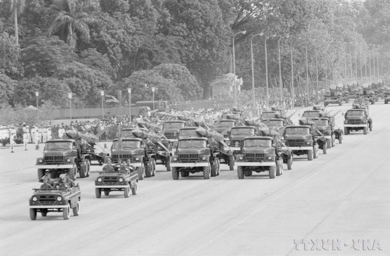 le duyet binh,  ngay quoc khanh,  quang truong ba dinh,  thong nhat dat nuoc,  Tet Doc lap anh 12