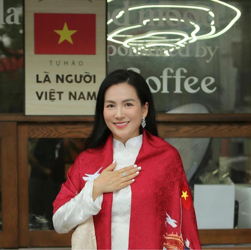 Quyen Linh anh 8