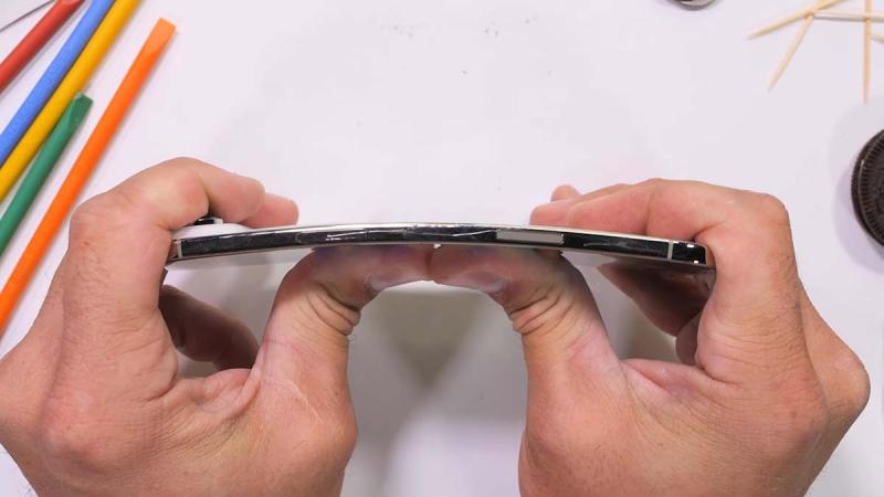 iPhone Air sieu ben anh 2