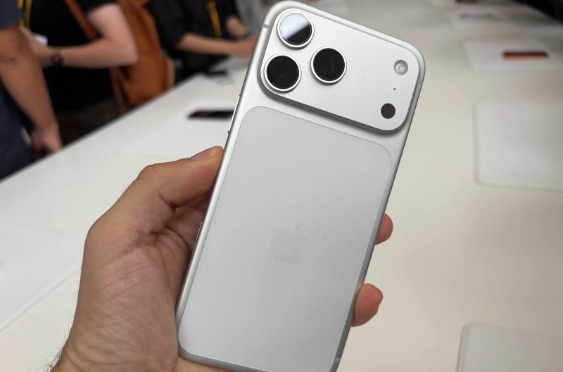 Bo doi iPhone 17 Pro anh 1