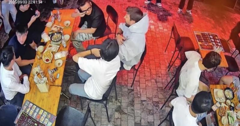 Gerard Pique o Ha Noi anh 1