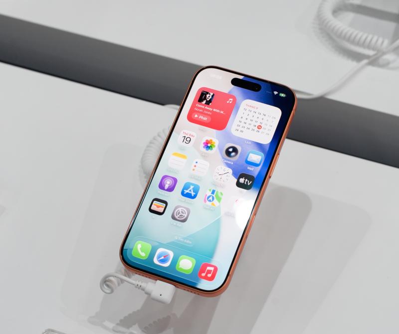 mo ban iPhone 17 anh 18
