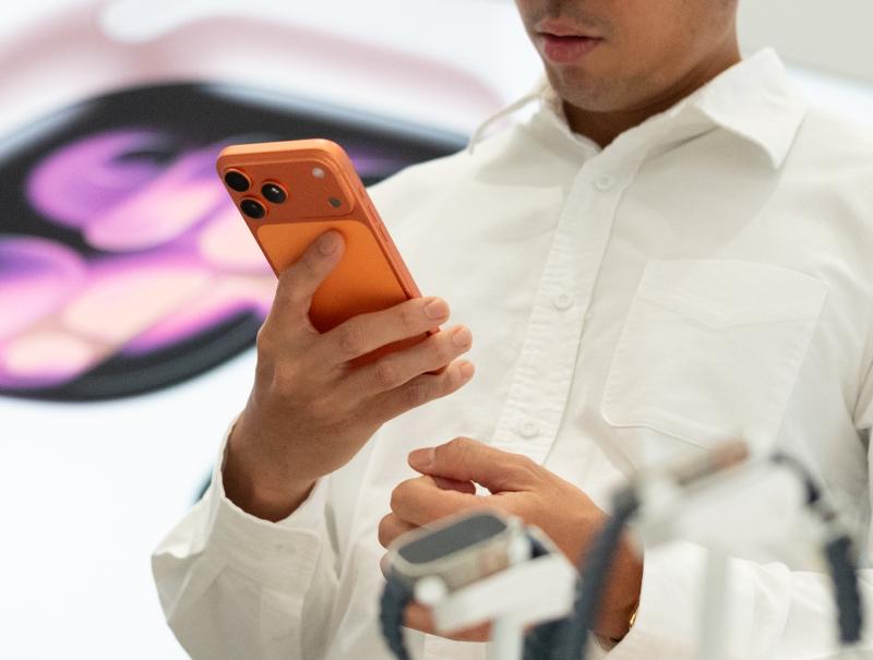 mo ban iPhone 17 anh 14