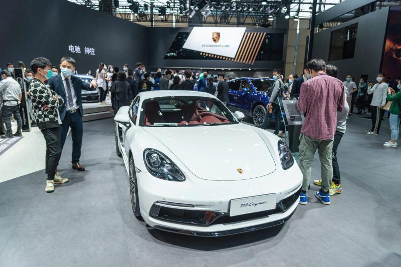 xe dien,  ev,  porsche,  chau au,  my,  trung quoc,  cam xe xang,  hybrid,  xe xang,  co phieu,  rot gia anh 4