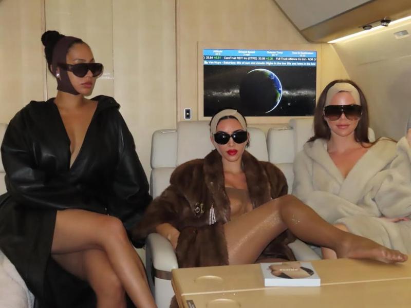 Demi Lovato,  Kim Kardashian,  Bianca Censori,  Dua Lipa anh 4