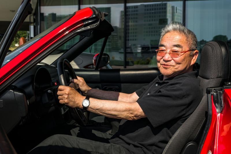 mazda,  mazda miata,  mx-5,  mazda mx-5,  mazda mx-5 miata,  rx-7,  rx-7 fd,  nha thiet ke,  cha de,  Sutomu "Tom" Matano,  Sutomu Matano anh 1