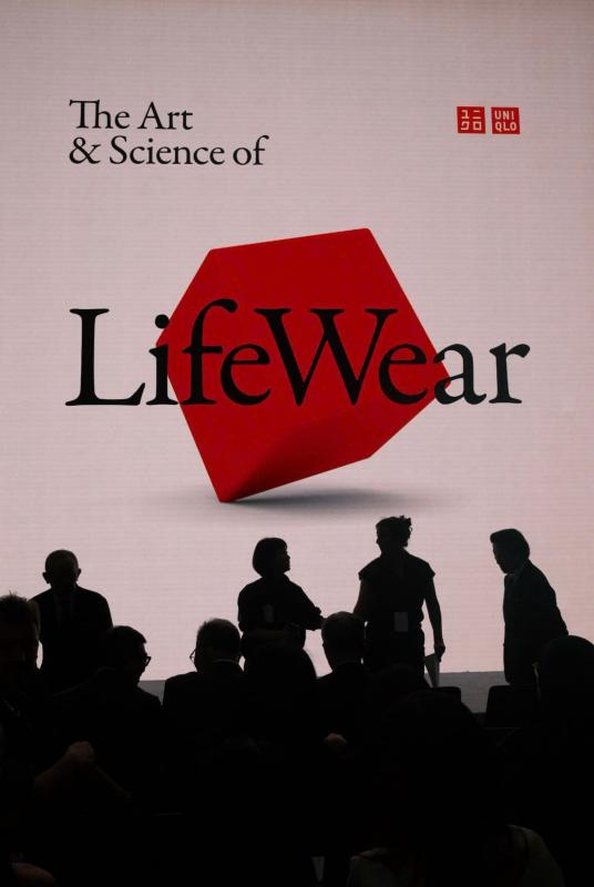 Uniqlo,  KAWS,  LifeWear,  KAWS Uniqlo,  Roger Federer,  Cate Blanchett anh 2