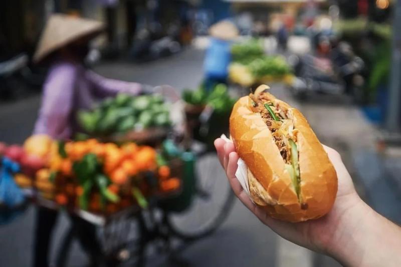 An xoi va banh mi anh 2