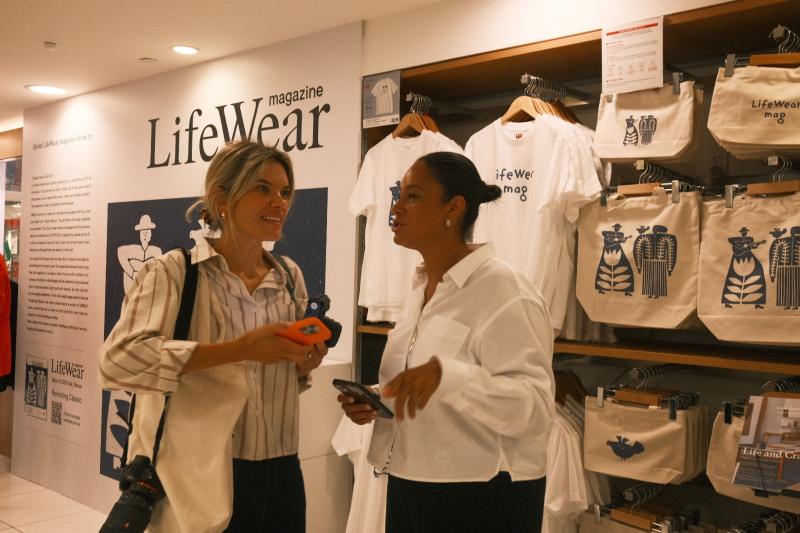 Uniqlo nghe thuat,  thoi trang ben vung,  ban sac Uniqlo,  hop tac MoMA,  KAWS Uniqlo,  New York thoi trang anh 3