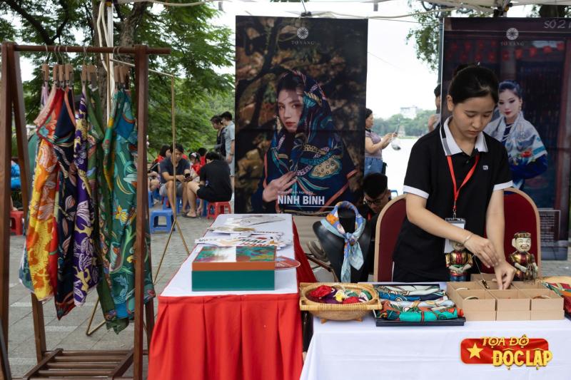 lua to vang,  Nguyen Thanh Huong lua,  To Vang Viet Nam, hoi sinh hoa van co,  lua to tam Viet, phat trien lua truyen thong anh 2