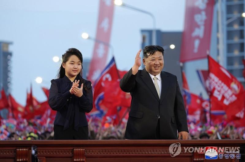 con gai Kim Jongun anh 3