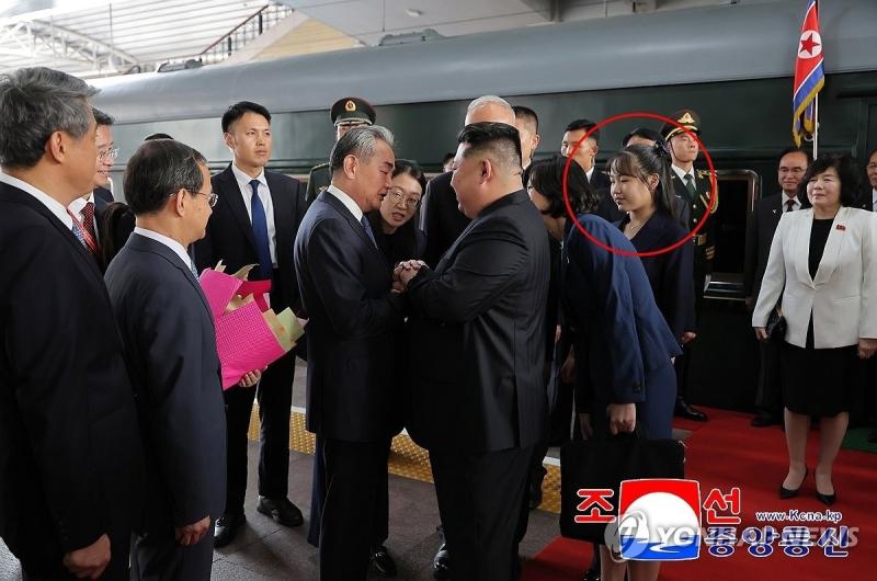 con gai Kim Jongun anh 1
