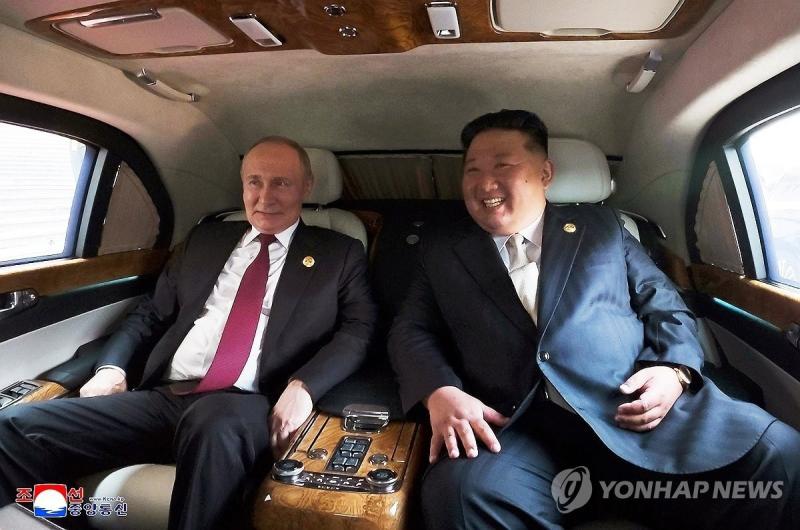 Kim Jong Un,  Trieu Tien Trung Quoc,  Kim Putin,  Duyet binh Bac Kinh,  Tap Can Binh,  Rodong Sinmun anh 13