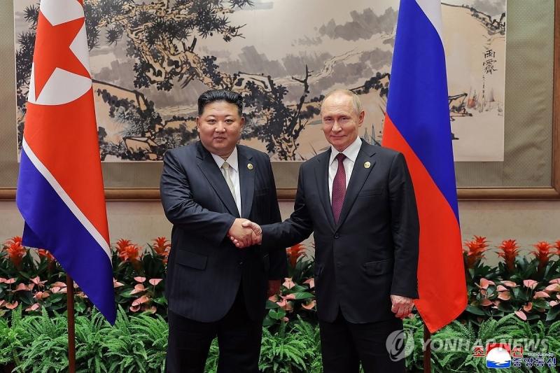 Kim Jong Un,  Trieu Tien Trung Quoc,  Kim Putin,  Duyet binh Bac Kinh,  Tap Can Binh,  Rodong Sinmun anh 9