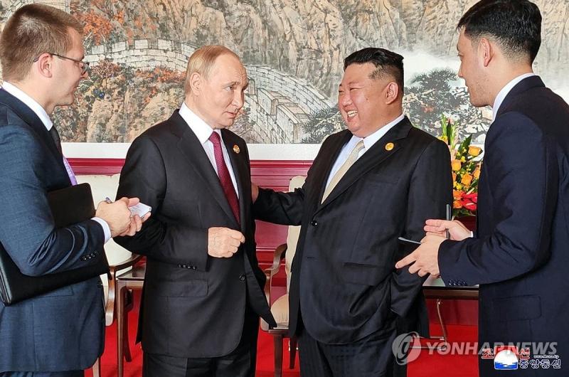 Kim Jong Un,  Trieu Tien Trung Quoc,  Kim Putin,  Duyet binh Bac Kinh,  Tap Can Binh,  Rodong Sinmun anh 12