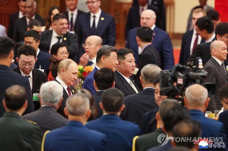 Kim Jong Un,  Trieu Tien Trung Quoc,  Kim Putin,  Duyet binh Bac Kinh,  Tap Can Binh,  Rodong Sinmun anh 8