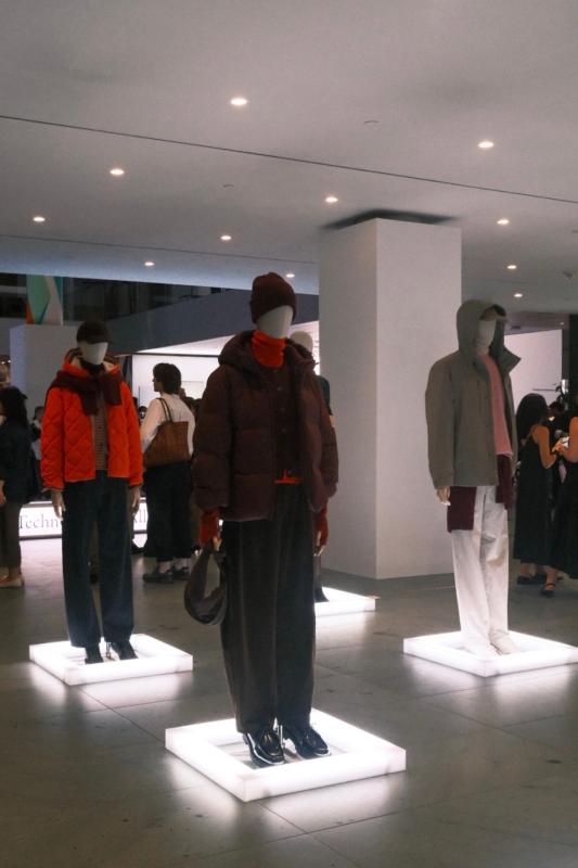 Uniqlo,  KAWS,  LifeWear,  KAWS Uniqlo,  Roger Federer,  Cate Blanchett anh 3