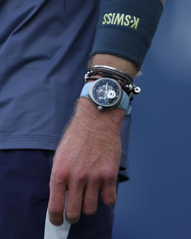 Jacob & Co.,  Rolex Daytona,  Patek Philippe,  Audemars Piguet,  Louis Vuitton,  Cartier Tank,  TAG Heuer Monaco,  Vanguart,  Richard Mille,  gia dong ho,  dong ho the thao,  thoi trang US Open anh 4
