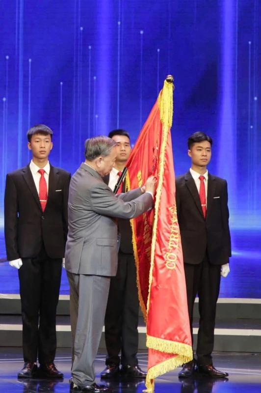 Dai THVN nhan Huan chuong anh 2