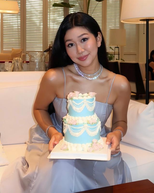 RichTok,  gioi sieu giau,  cuoc song xa xi,  tieu dung xa xi,  TikTok nguoi giau,  xu huong RichTok,  loi song xa xi,  hang hieu,  tep khach hang anh 1