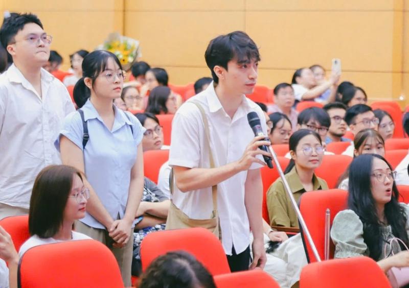 thi bac si noi tru anh 4