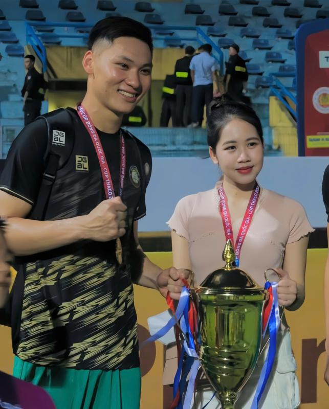 Trinh Xuan Hoang,  Nguyen Ngoc Anh,  vo Trinh Xuan Hoang,  chan dung Ngoc Anh,  nang WAG,  thong tin Ngoc Anh anh 11