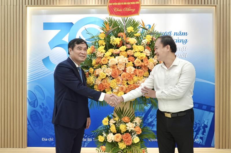 ngay xuat ban,  ngay truyen thong,  ban tuyen giao,  dan van trung uong anh 13